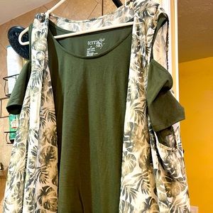 Terra & Sky 2X cold shoulder T w/kimono